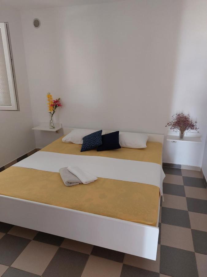 Apartments Markulincic Novalja Ngoại thất bức ảnh