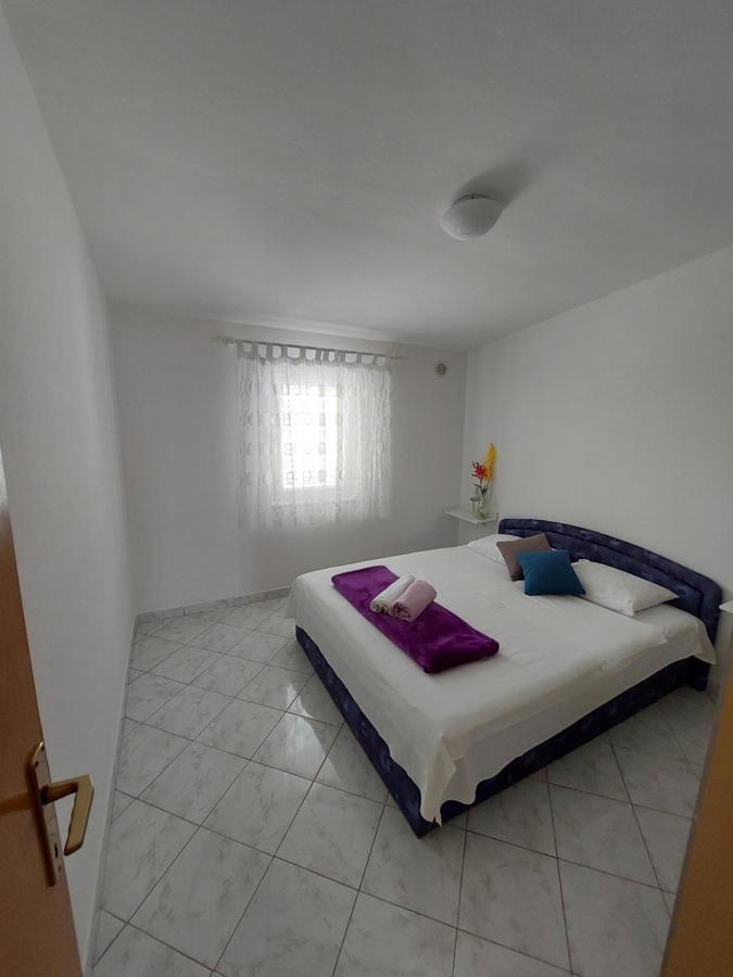 Apartments Markulincic Novalja Ngoại thất bức ảnh