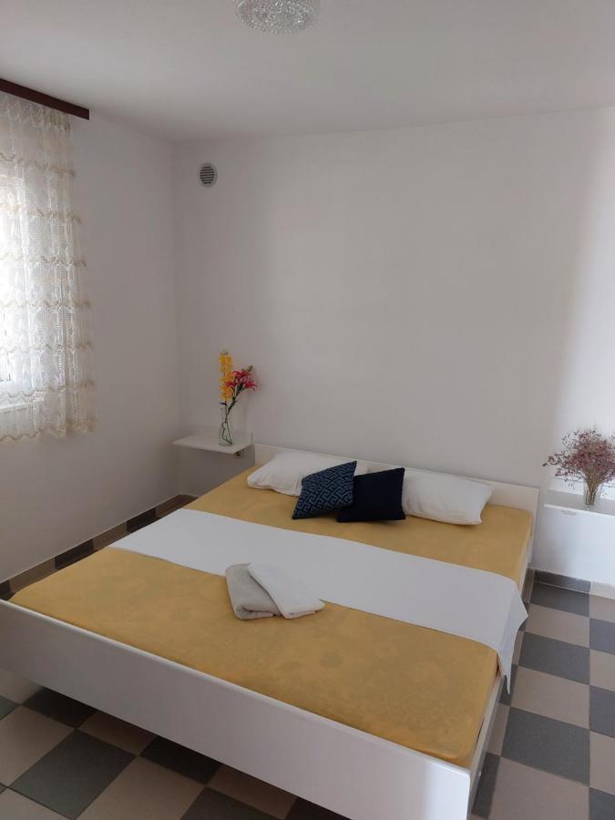 Apartments Markulincic Novalja Ngoại thất bức ảnh