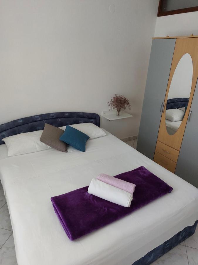 Apartments Markulincic Novalja Ngoại thất bức ảnh